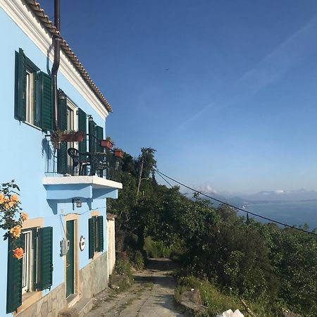 Theea Cottage - Wonderful Sea Views Chlomos Bagian luar foto