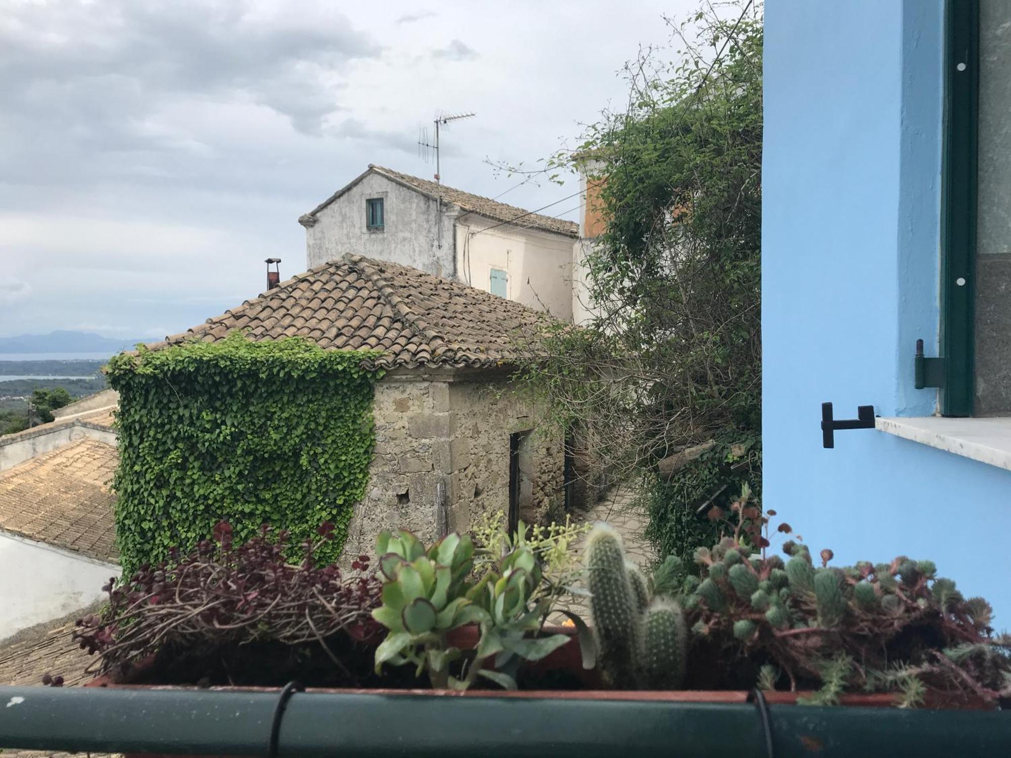 Theea Cottage - Wonderful Sea Views Chlomos Bagian luar foto